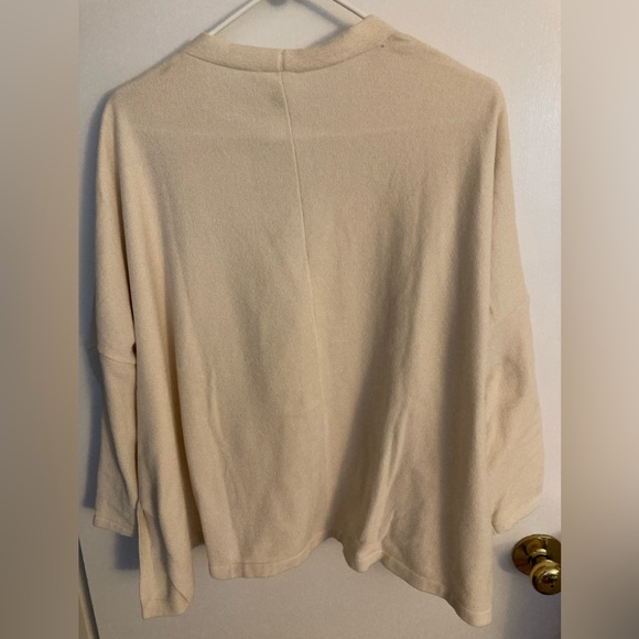 Wynne Lounge, P/L Ivory Button Down, Women's Oversized Sweater - Picture 2 of 7